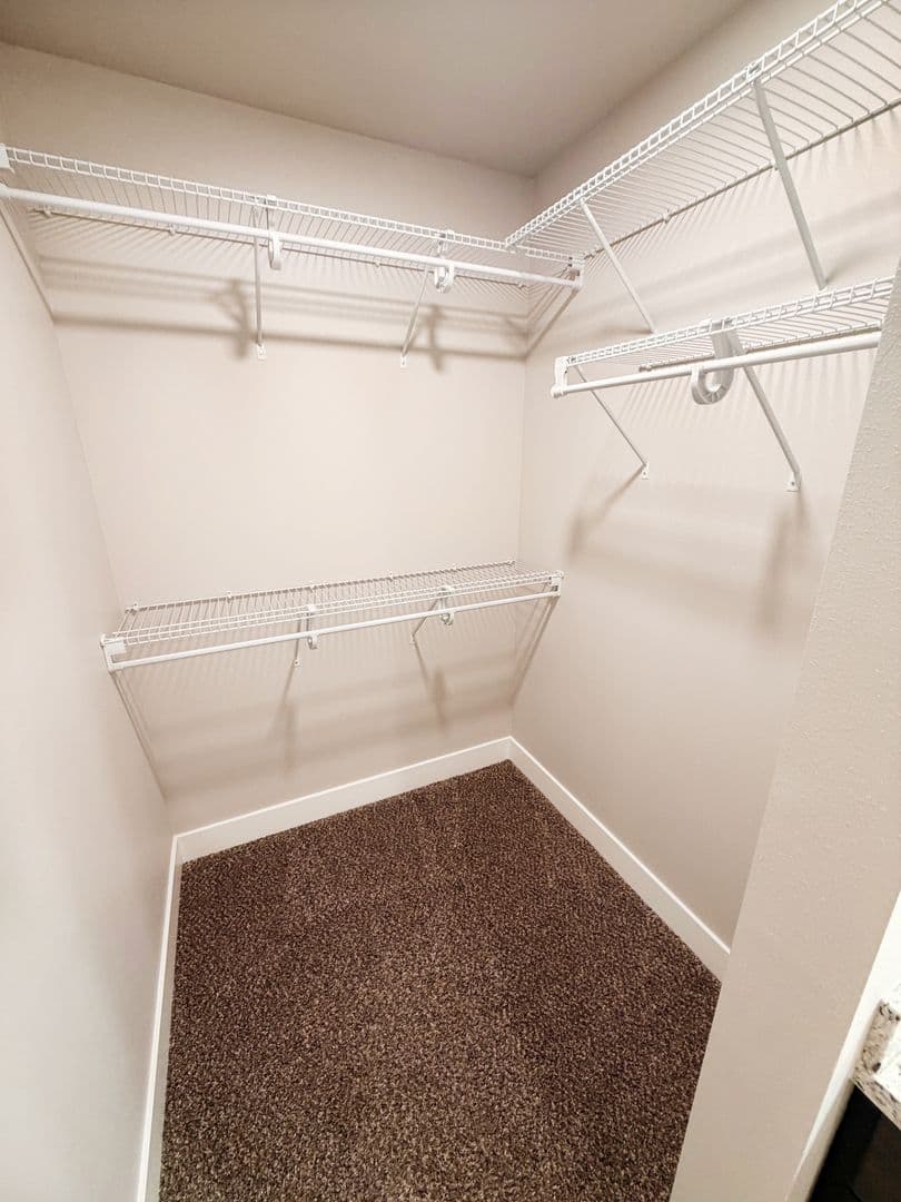 Roseburg Apartment: 1152 & 1154 Rifle Range
