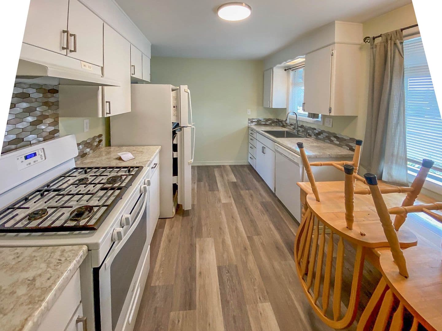 Roseburg Apartment: 2123 NW Watters & 1874 NW Moore Unit B
