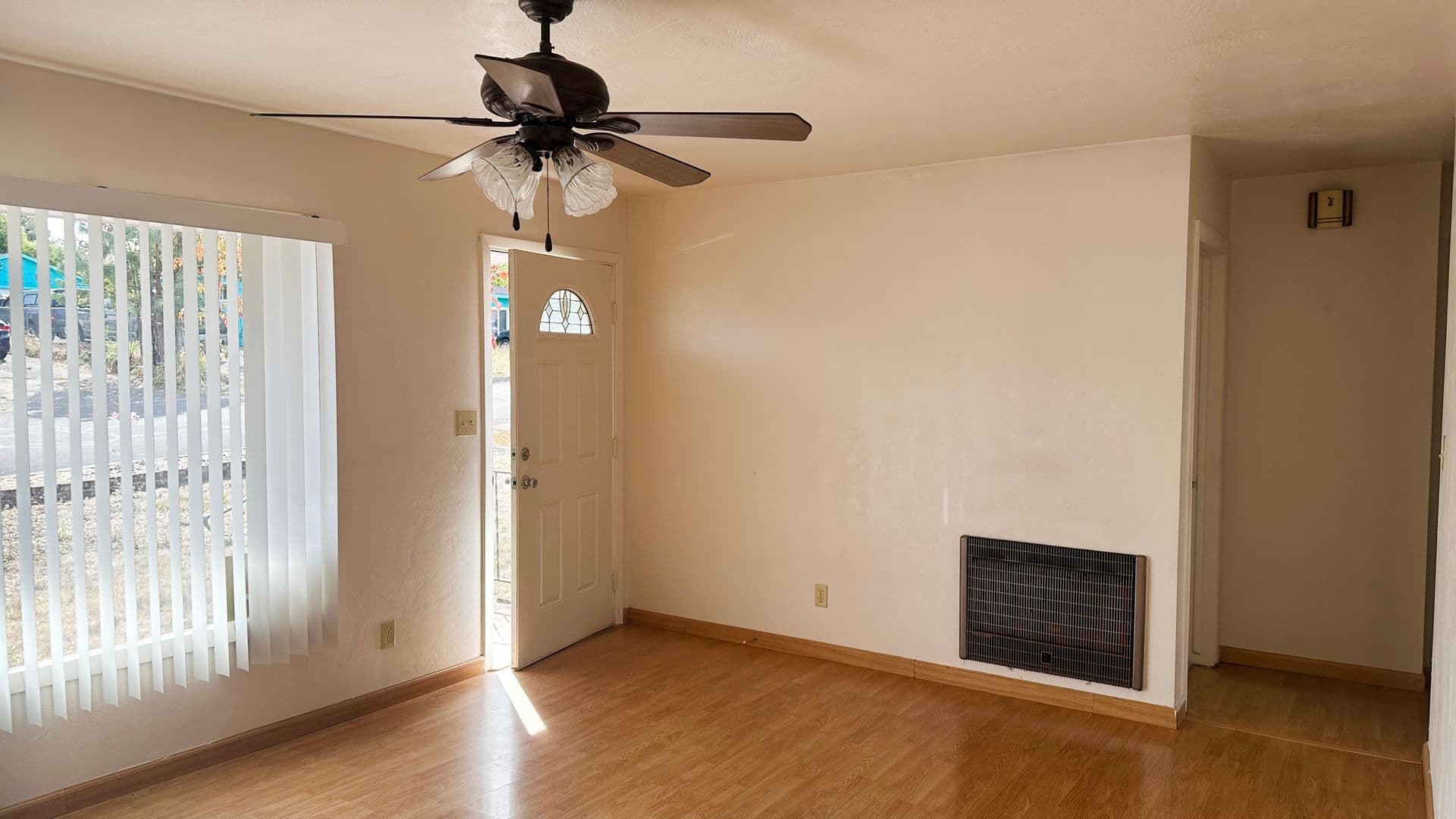 Roseburg House: 1866 Linnell Ave
