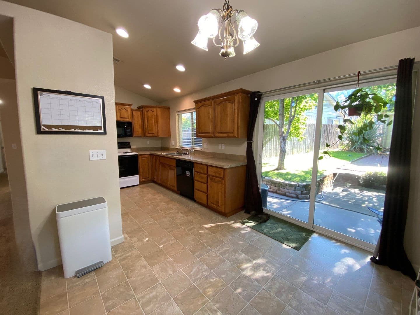 Roseburg House: 101 Barron Ct