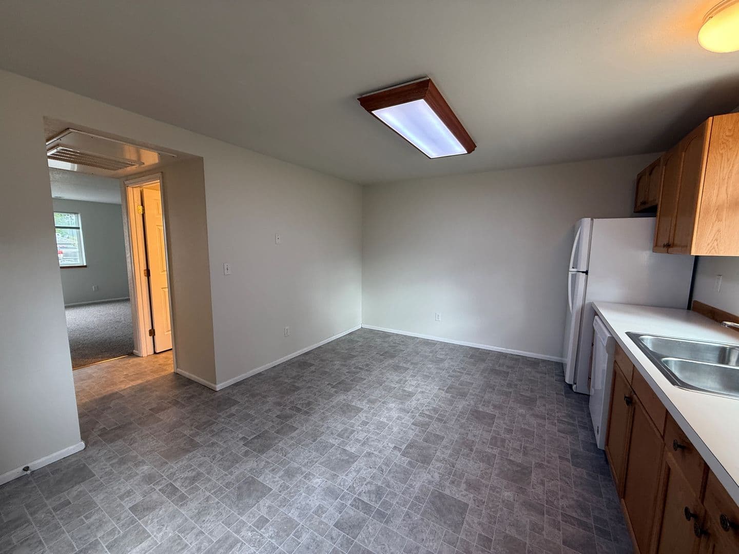Sutherlin Apartment: 442 - 488 Willow Creek Lane