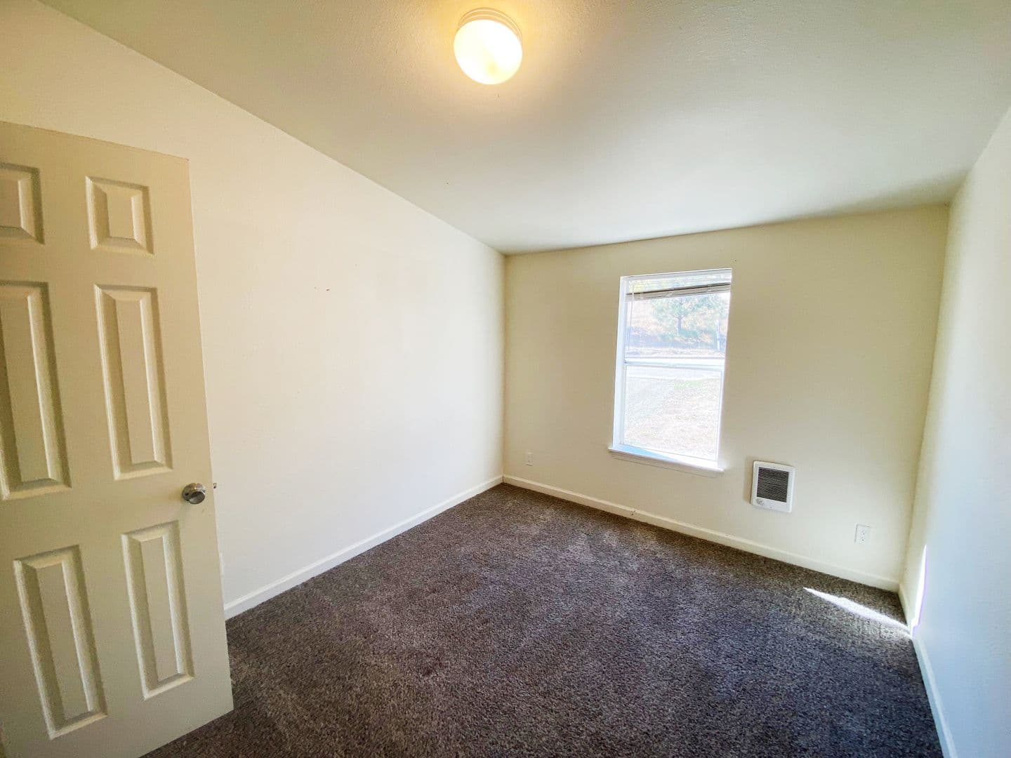 Roseburg House: 3693 NW Broad St