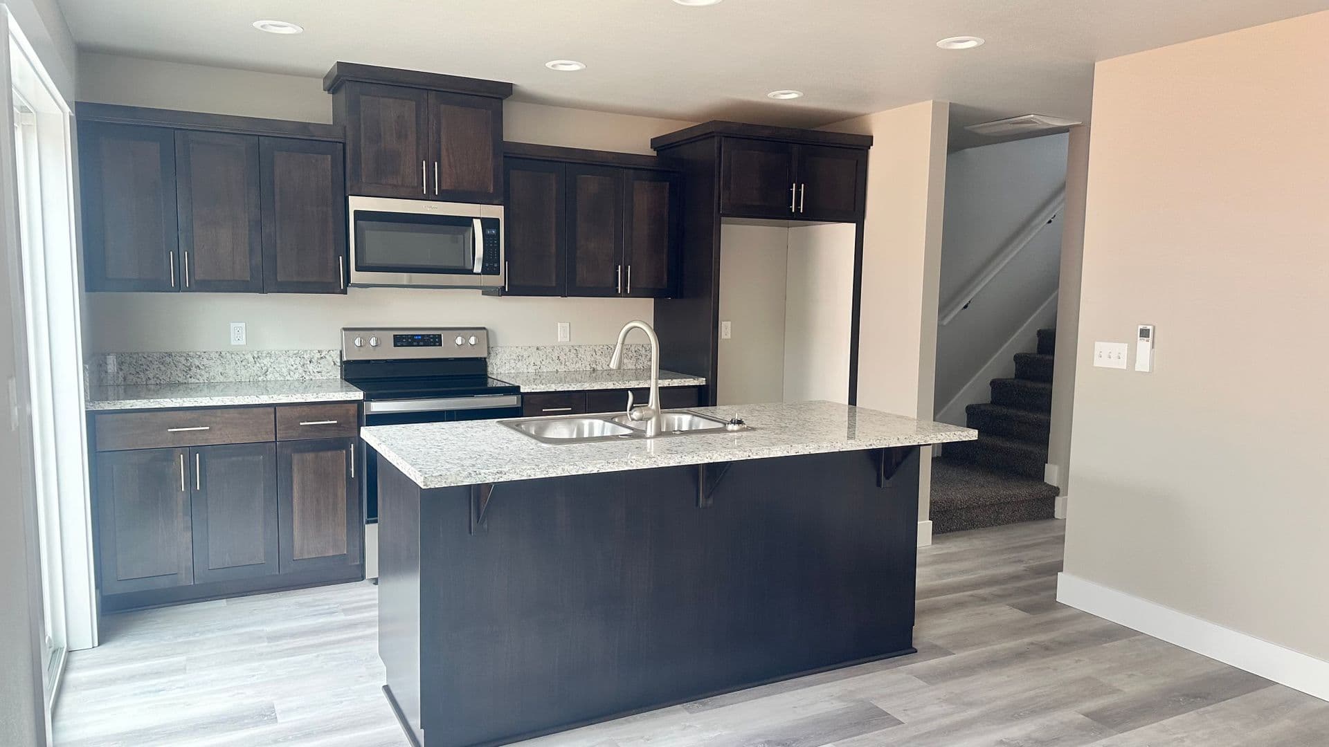 Roseburg Apartment: 1152 & 1154 Rifle Range