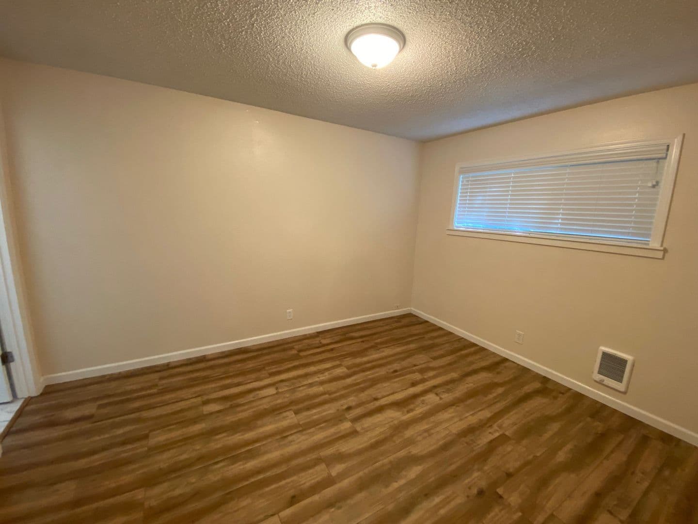 Roseburg Apartment: 3037 & 3039 Slope St