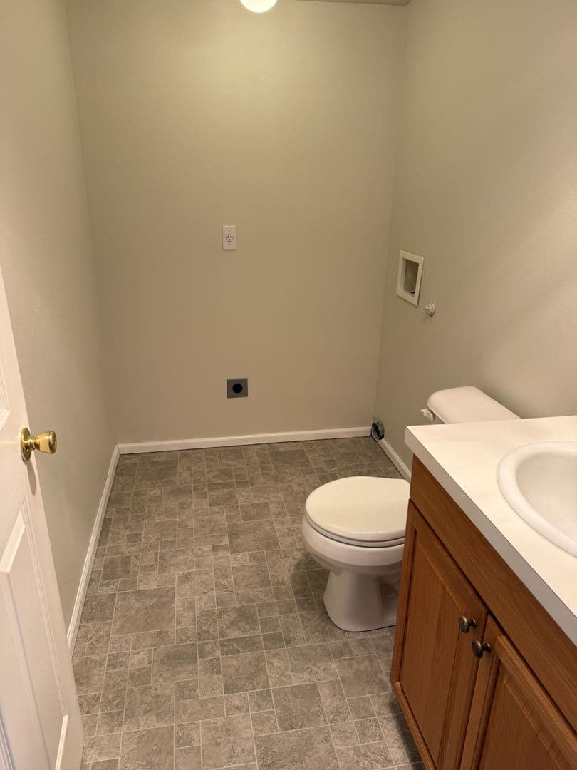 Sutherlin Apartment: 442 - 488 Willow Creek Lane