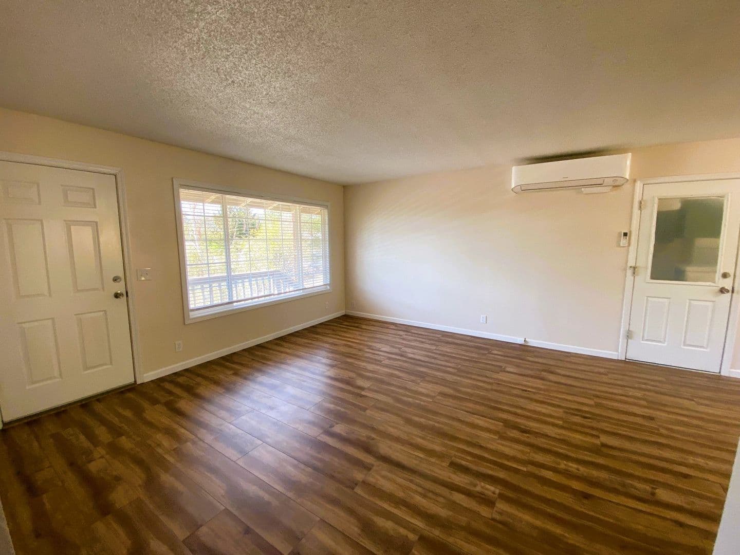 Roseburg Apartment: 3037 & 3039 Slope St