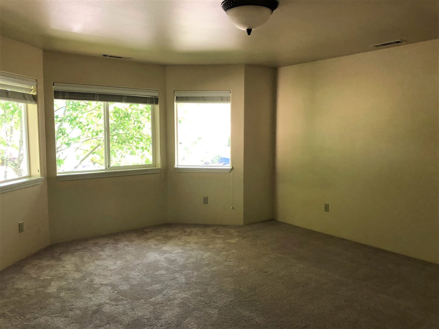 Roseburg House: 172 NE Rifle Range St Apt #10