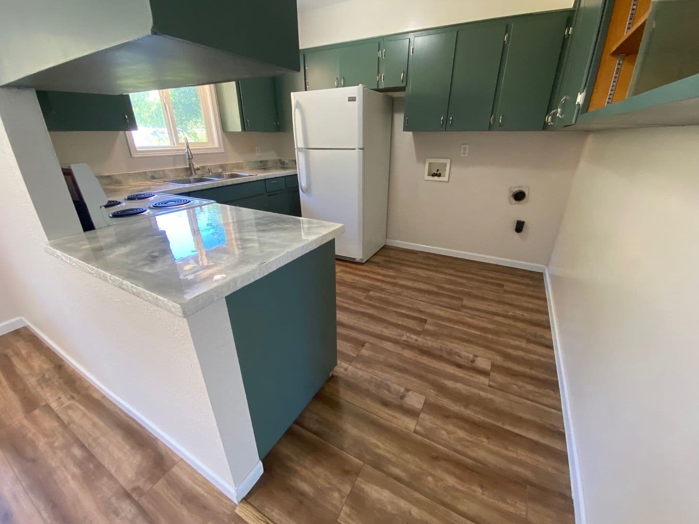 Roseburg Apartment: 3037 & 3039 Slope St