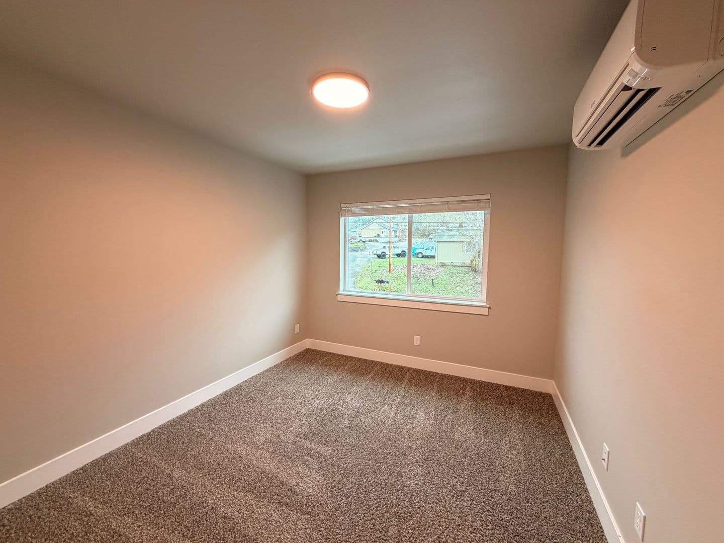 Roseburg Apartment: 1156 & 1158 Rifle Range Rd