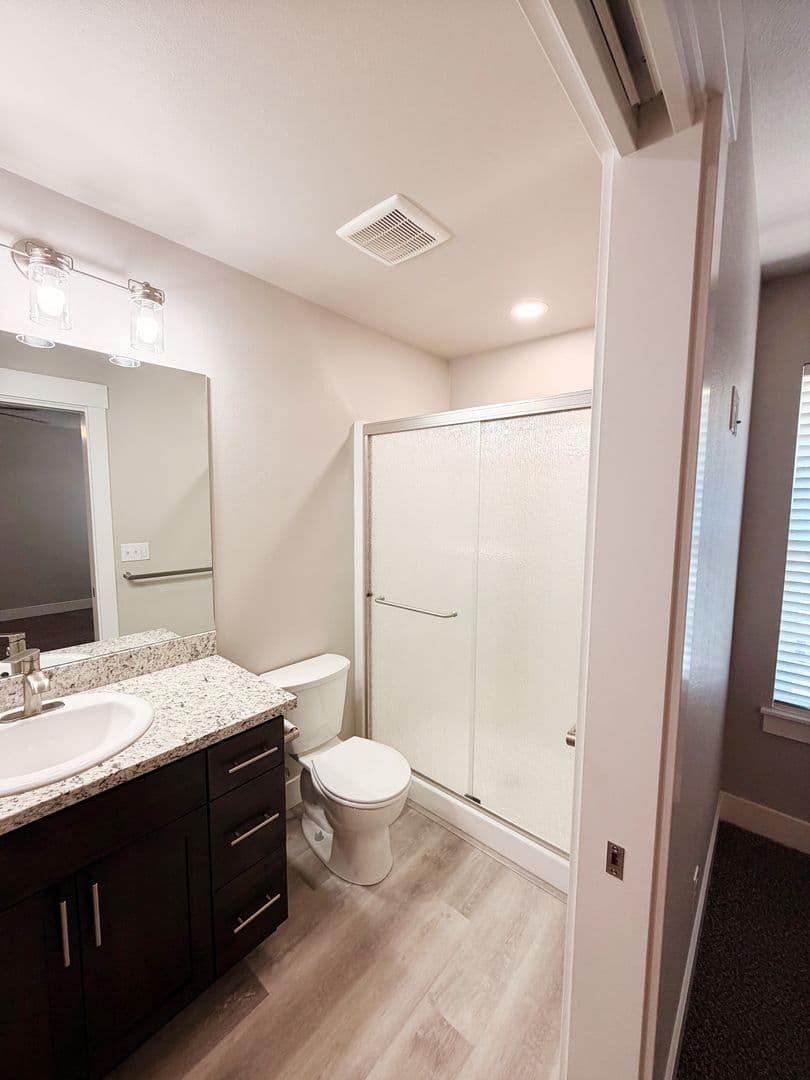 Roseburg Apartment: 1152 & 1154 Rifle Range