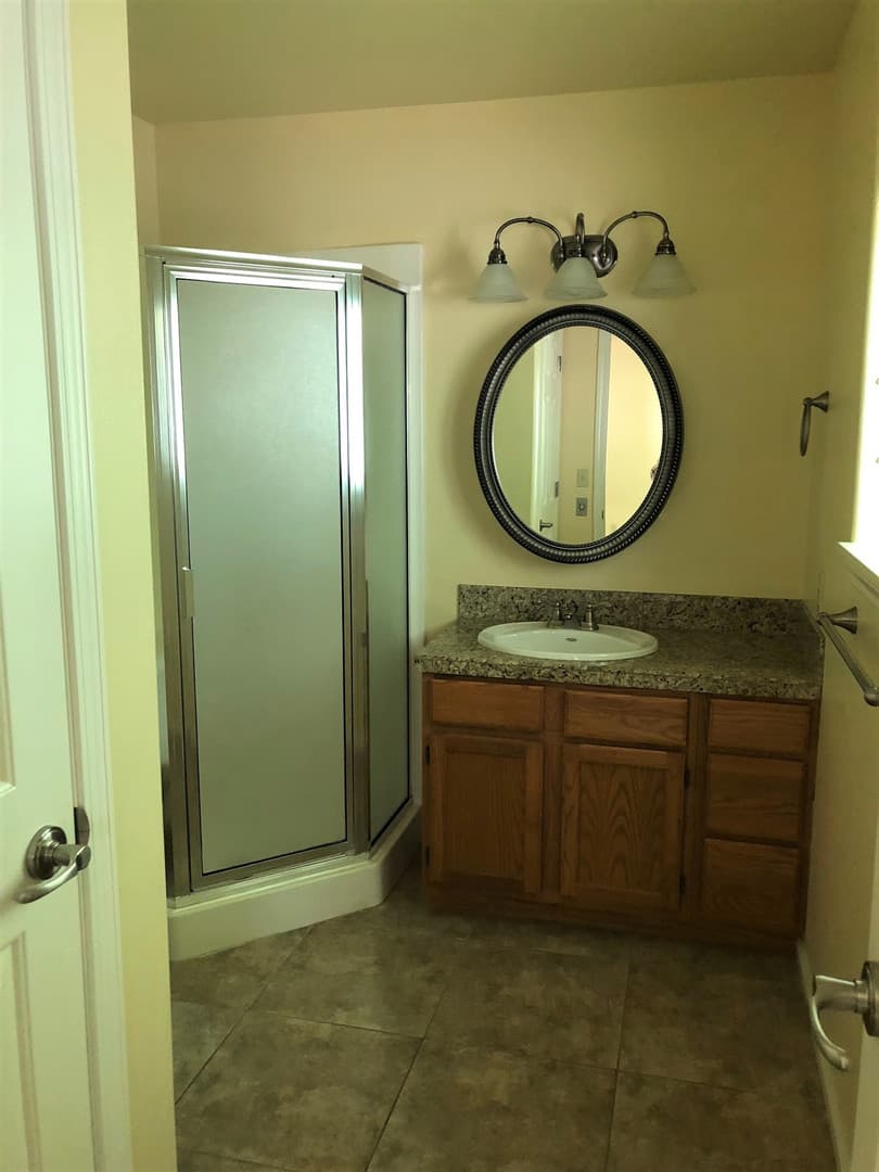 Roseburg House: 172 NE Rifle Range St Apt #10