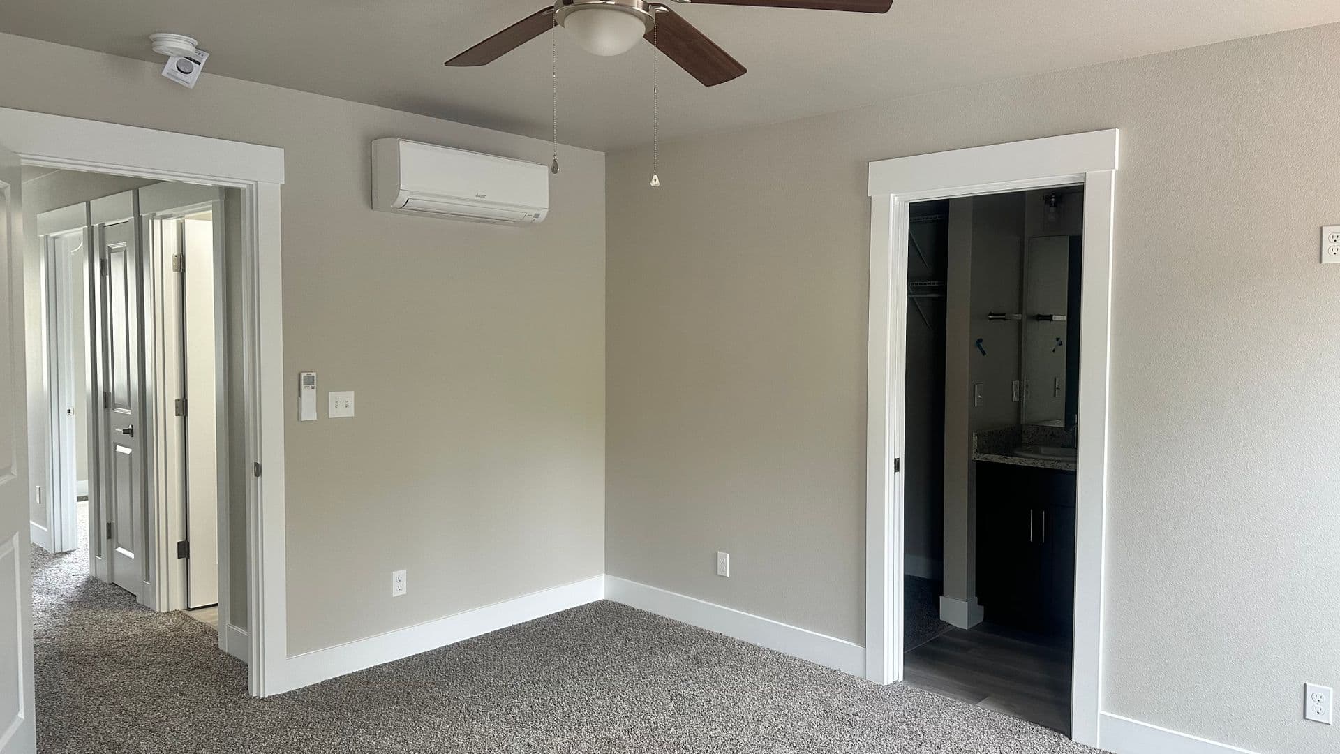 Roseburg Apartment: 1152 & 1154 Rifle Range
