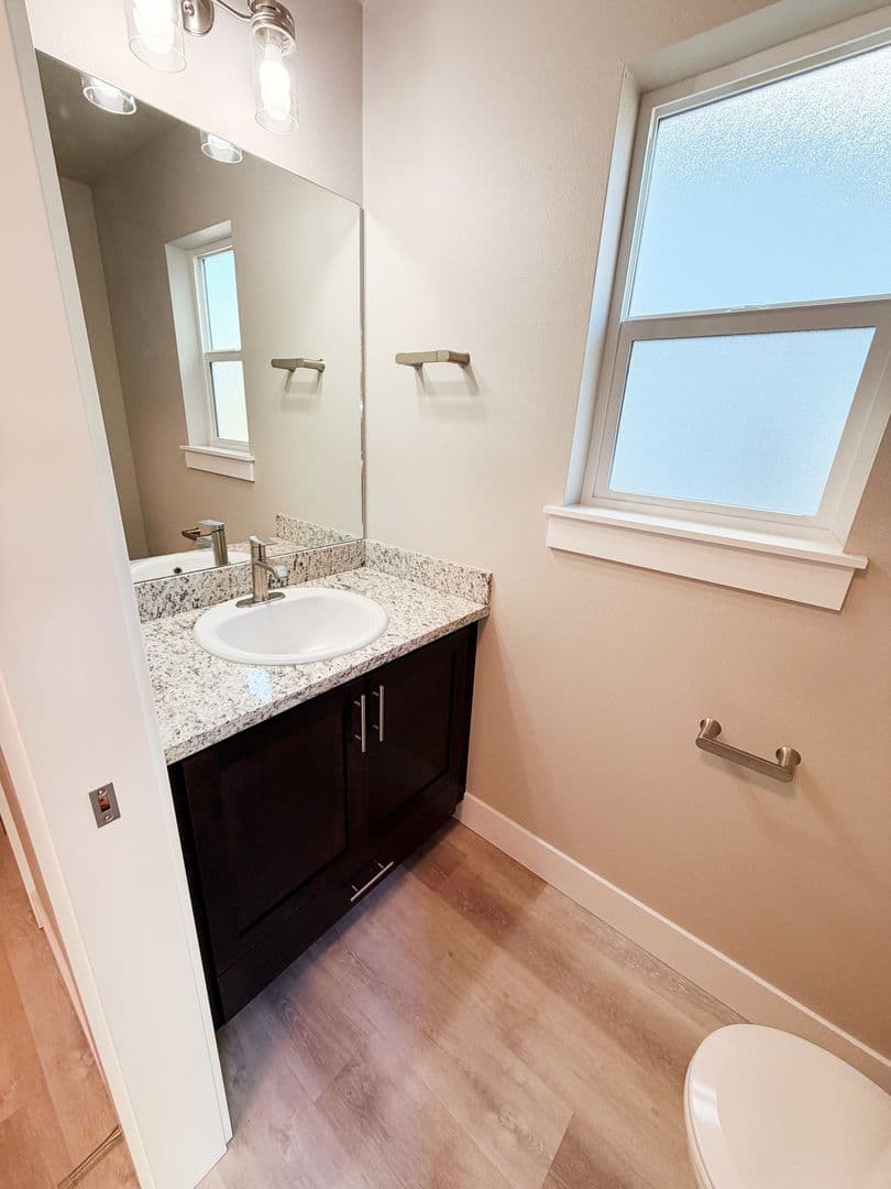 Roseburg Apartment: 1152 & 1154 Rifle Range