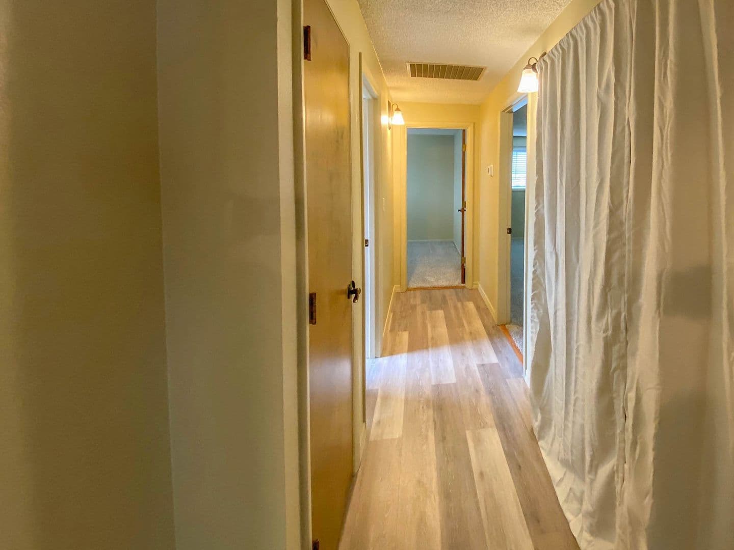Roseburg Apartment: 2123 NW Watters & 1874 NW Moore Unit B