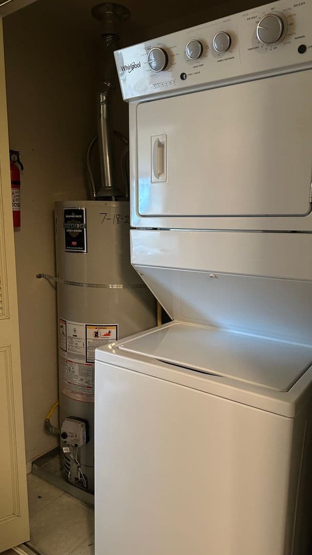 Roseburg Apartment: 2123 NW Watters & 1874 NW Moore Unit B