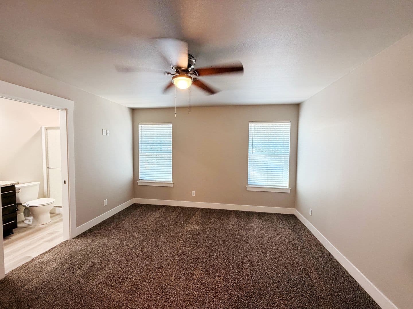 Roseburg Apartment: 1152 & 1154 Rifle Range