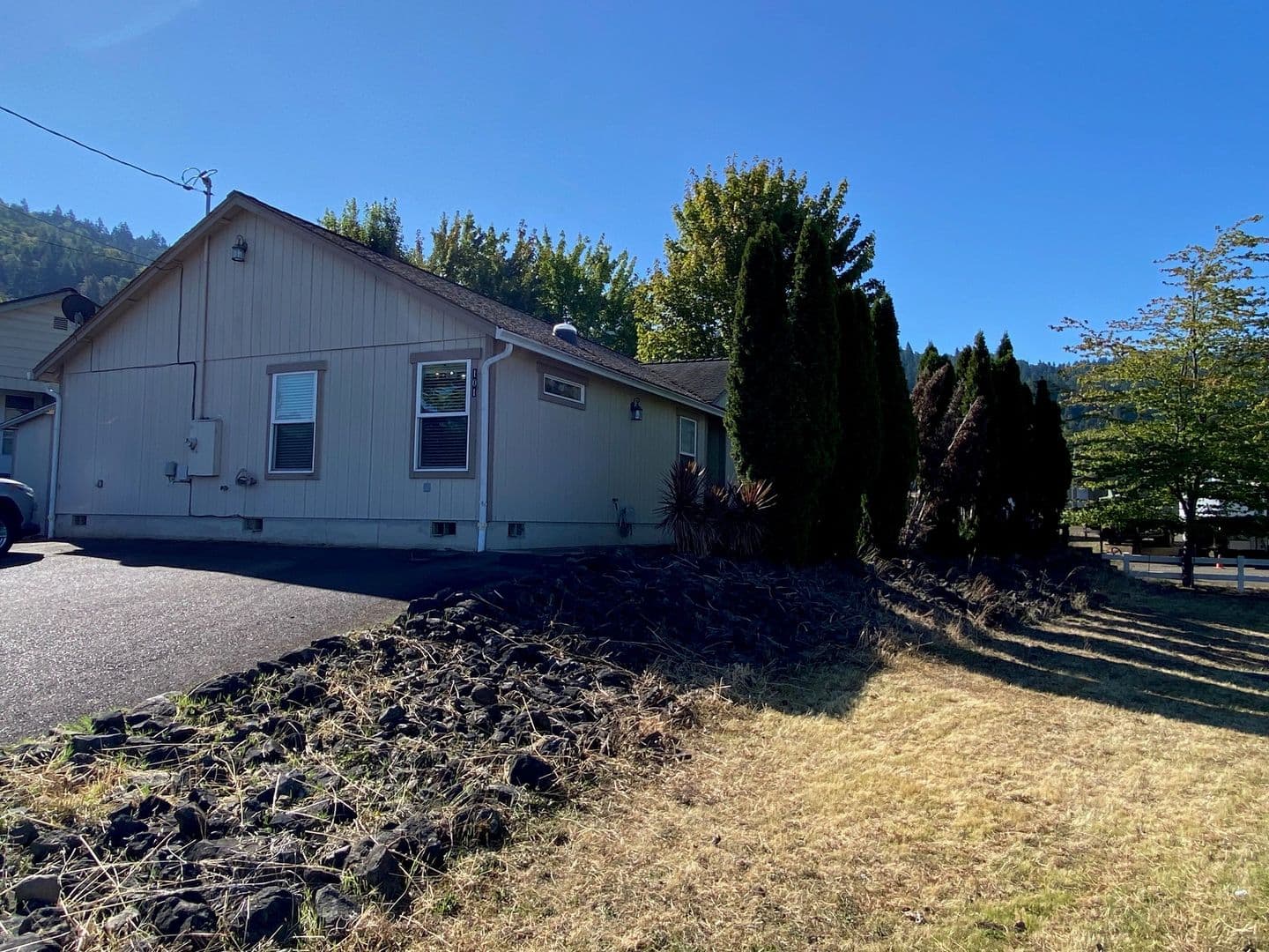Roseburg House: 101 Barron Ct