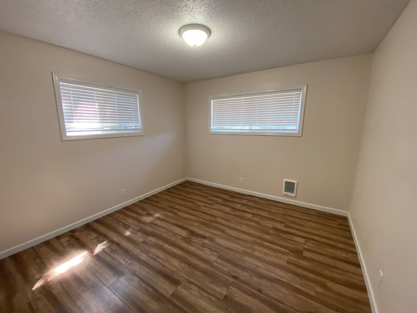 Roseburg Apartment: 3037 & 3039 Slope St