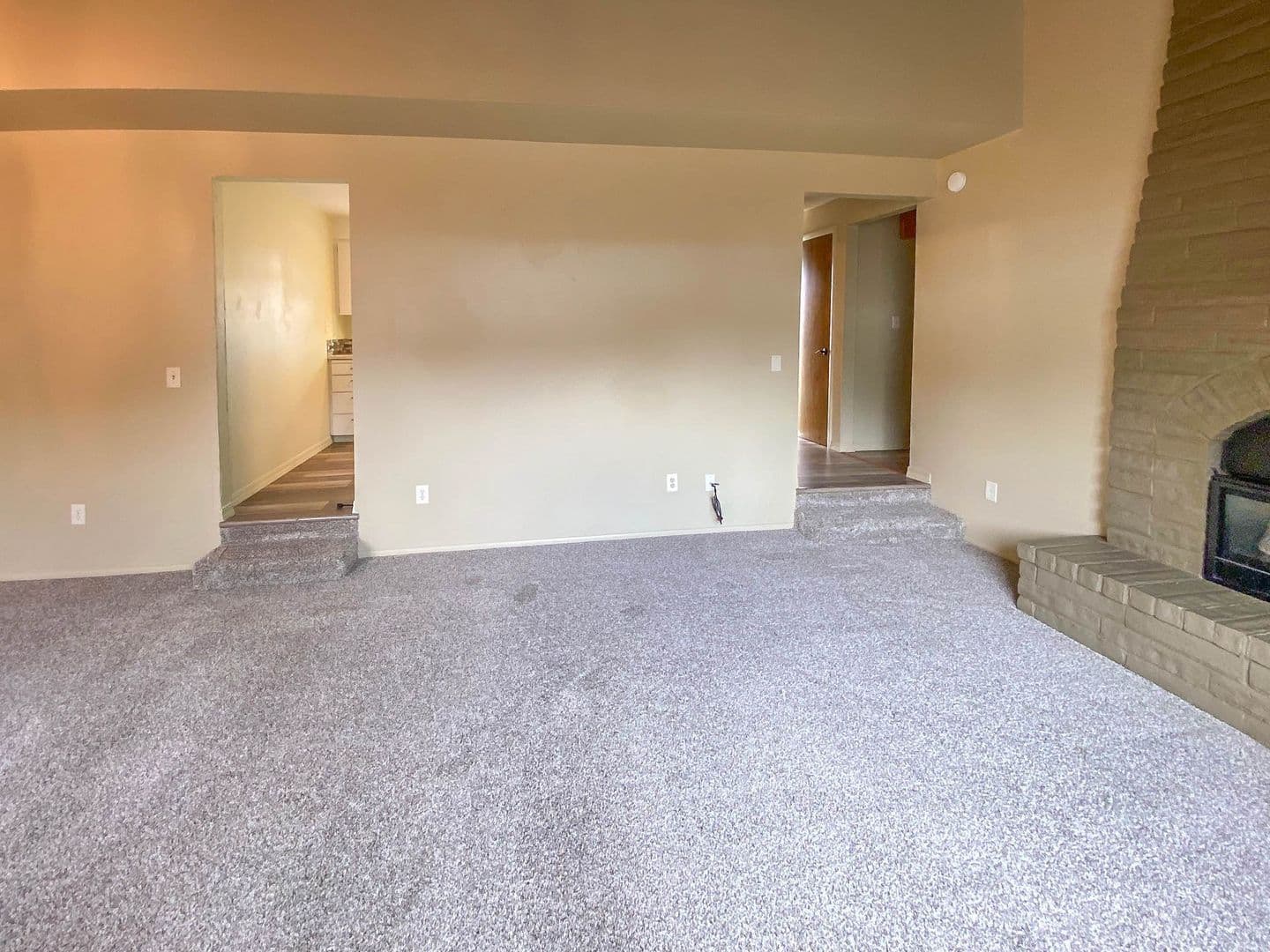 Roseburg Apartment: 2123 NW Watters & 1874 NW Moore Unit B