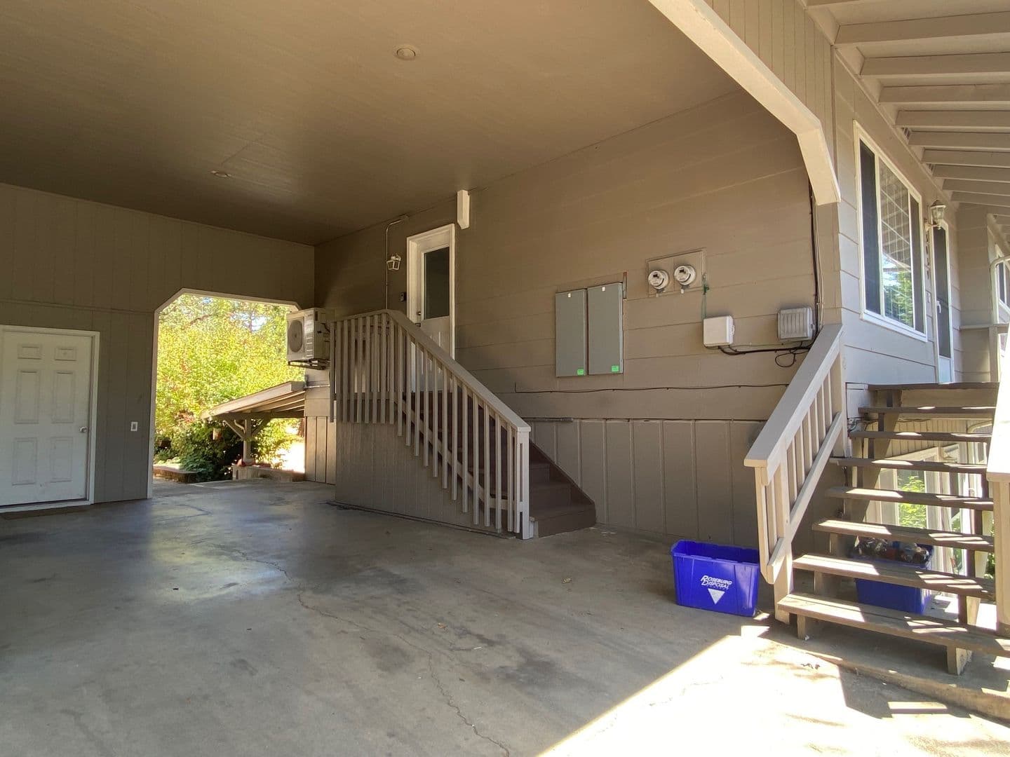 Roseburg Apartment: 3037 & 3039 Slope St