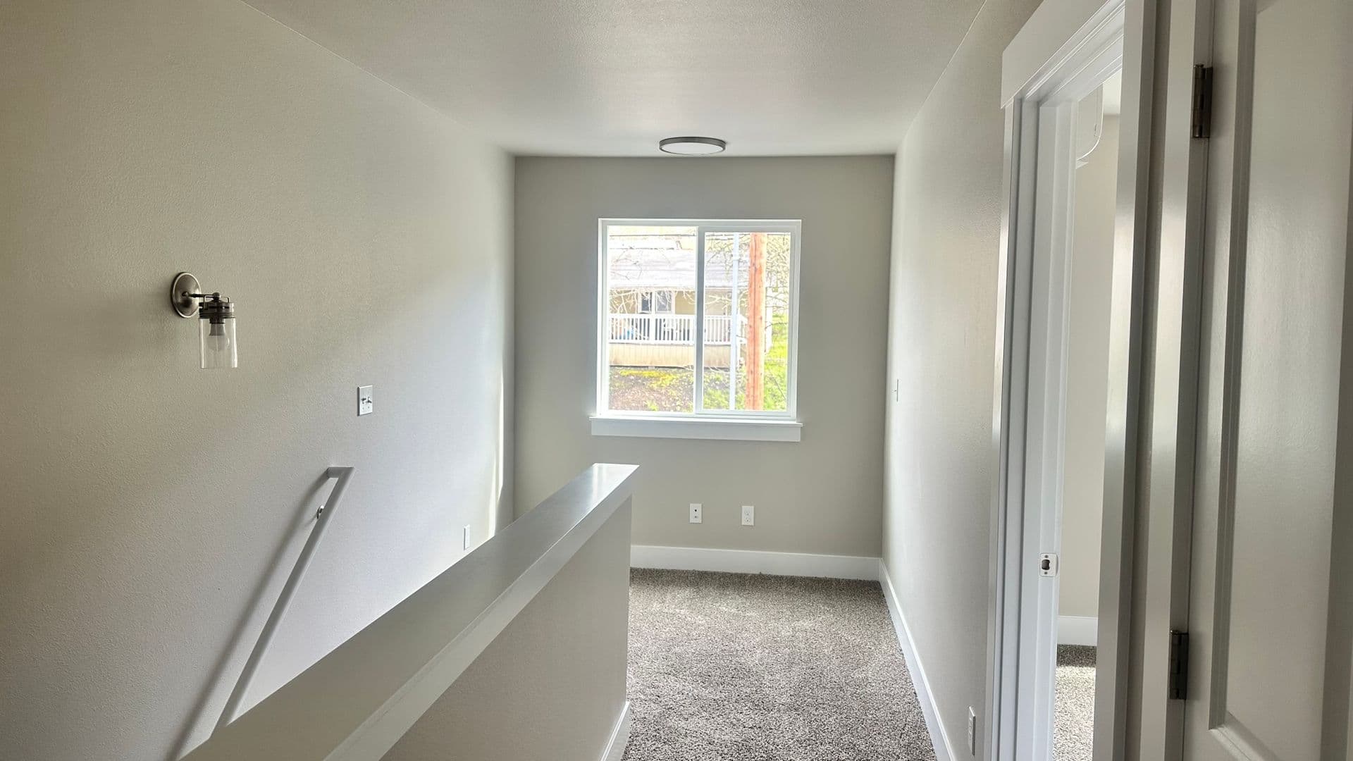 Roseburg Apartment: 1152 & 1154 Rifle Range