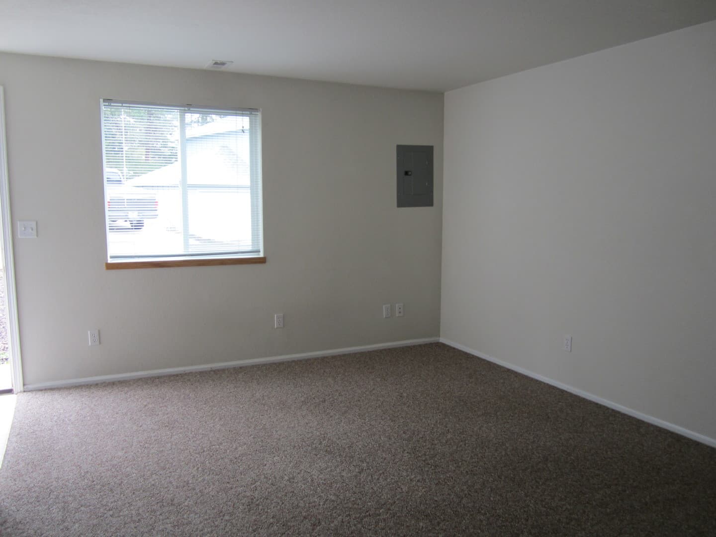 Sutherlin Apartment: 442 - 488 Willow Creek Lane