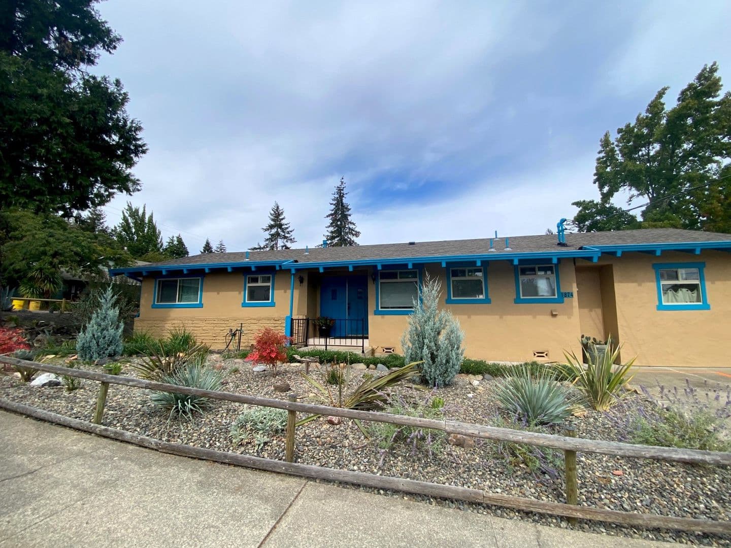 Roseburg Apartment: 2123 NW Watters & 1874 NW Moore Unit B