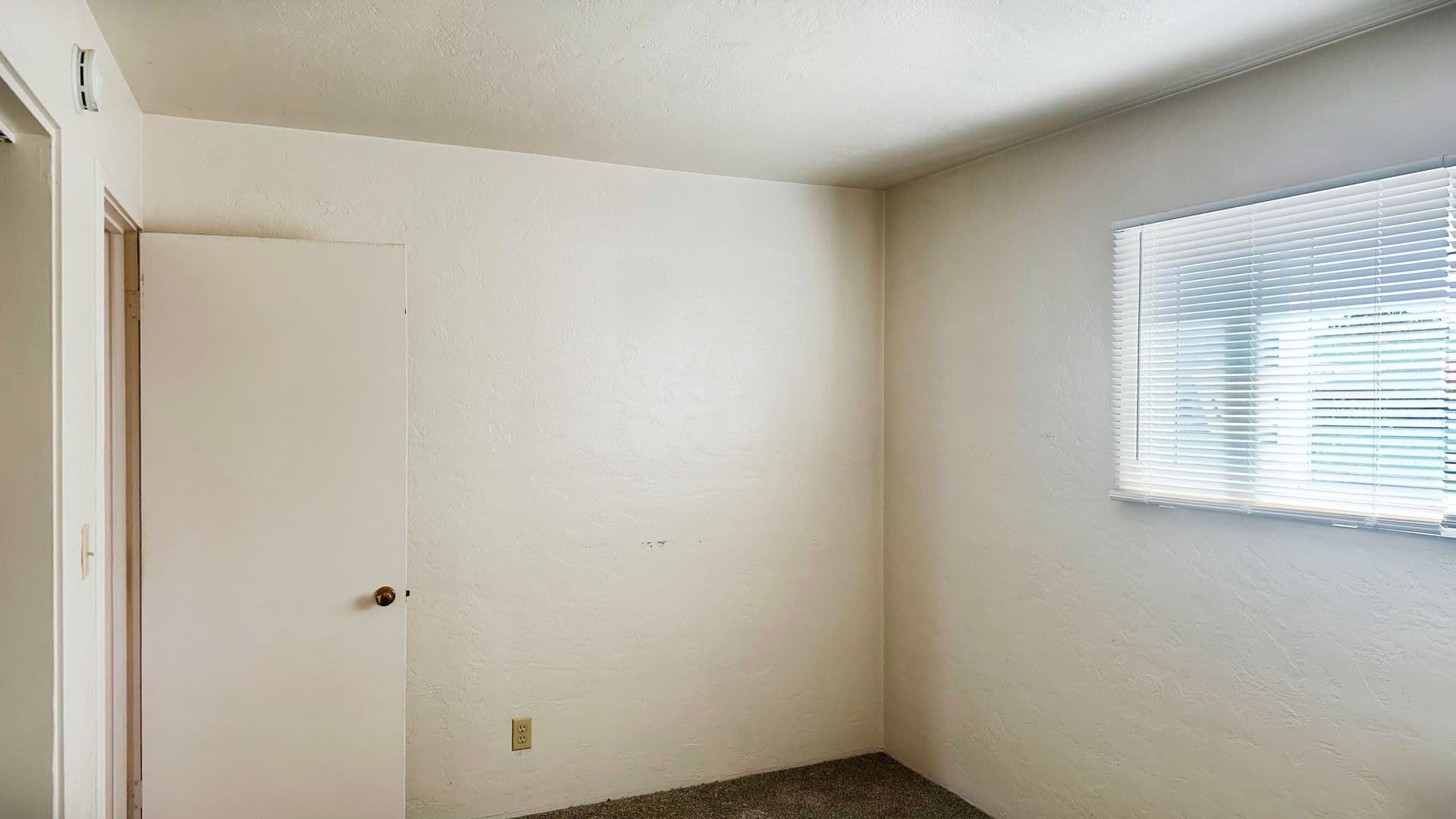 Roseburg House: 1866 Linnell Ave