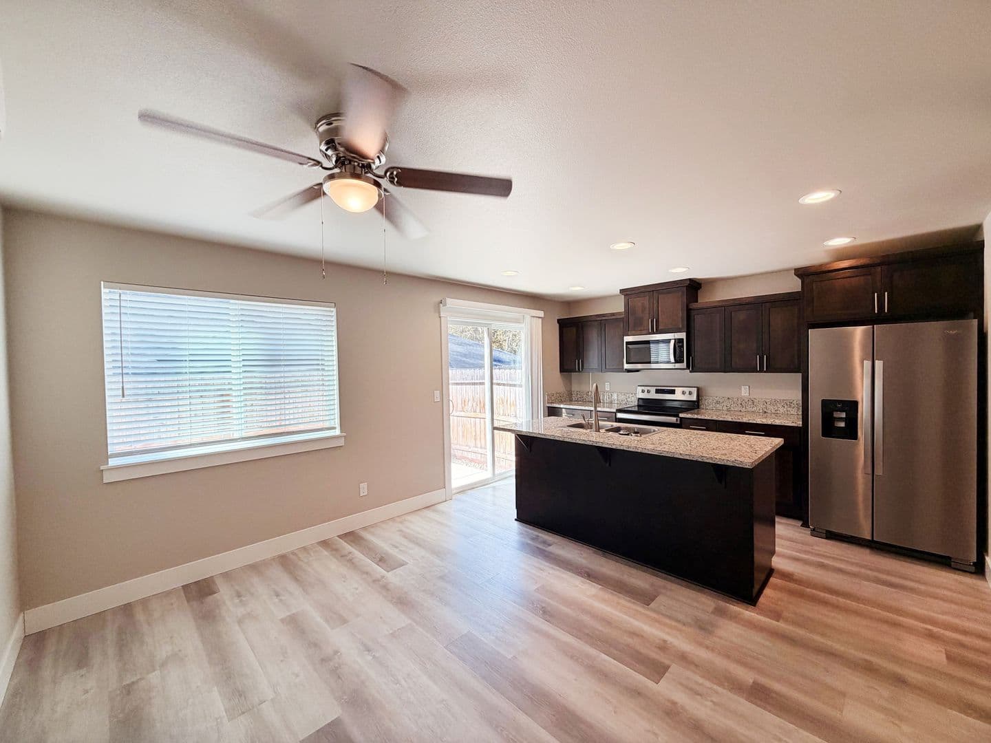Roseburg Apartment: 1152 & 1154 Rifle Range