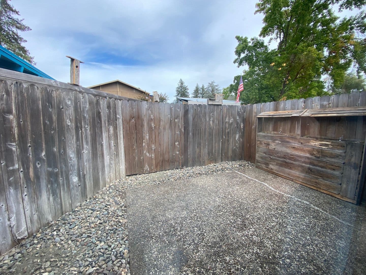 Roseburg Apartment: 2123 NW Watters & 1874 NW Moore Unit B