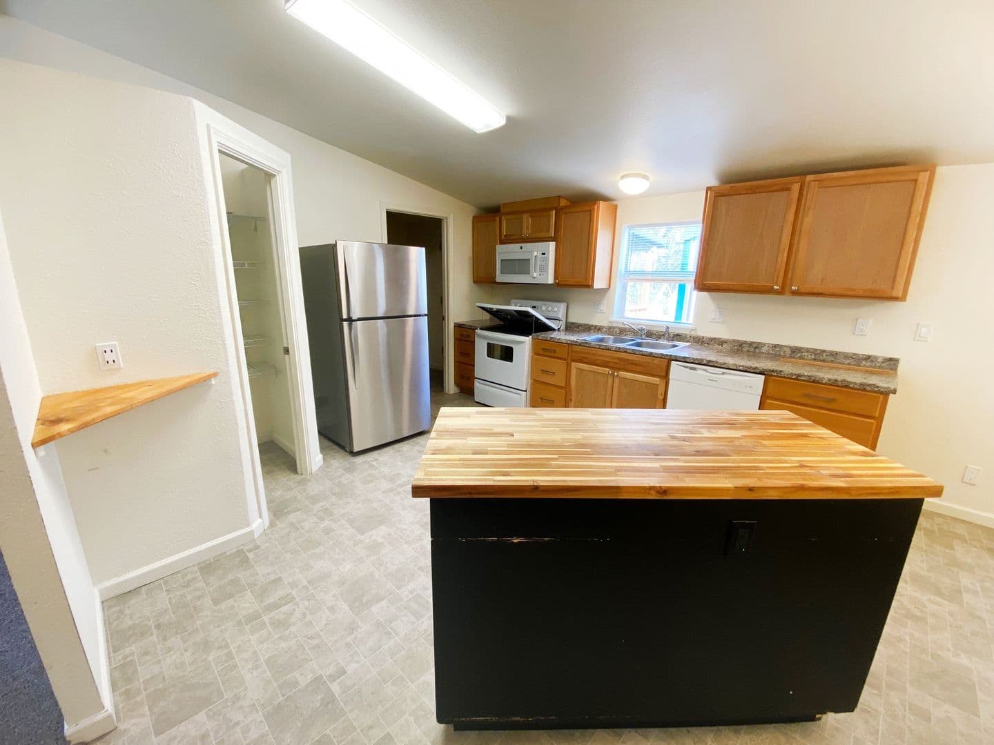 Roseburg House: 3693 NW Broad St