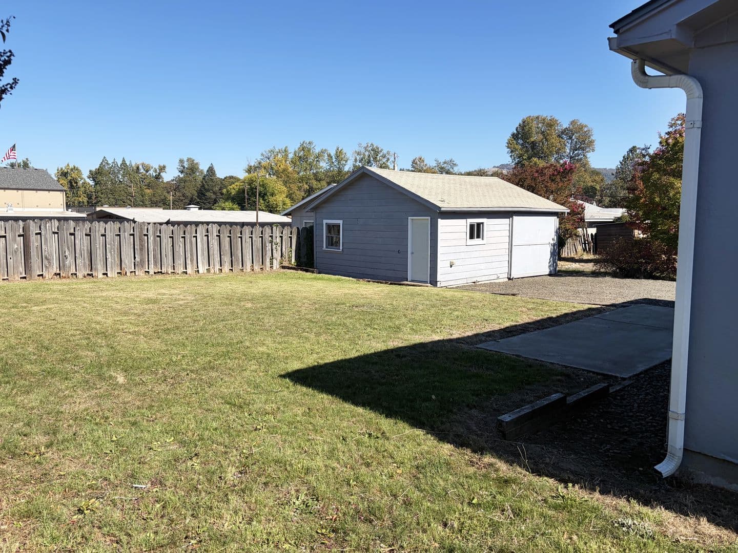 Roseburg House: 1866 Linnell Ave