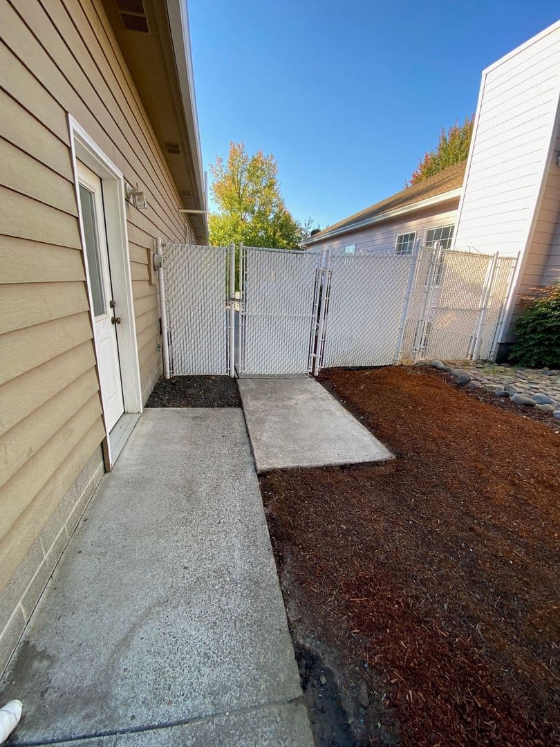 Roseburg House: 2315 NW Witherspoon Ave