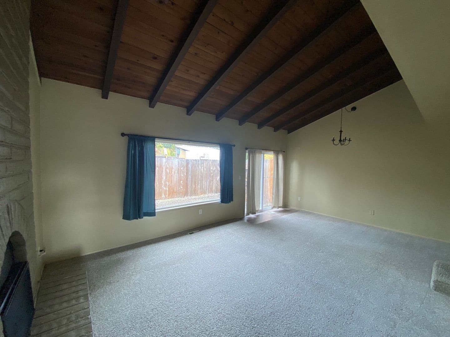 Roseburg Apartment: 2123 NW Watters & 1874 NW Moore Unit B