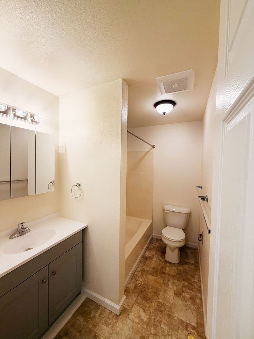 Winston Apartment: Gregory Terrace Apartments