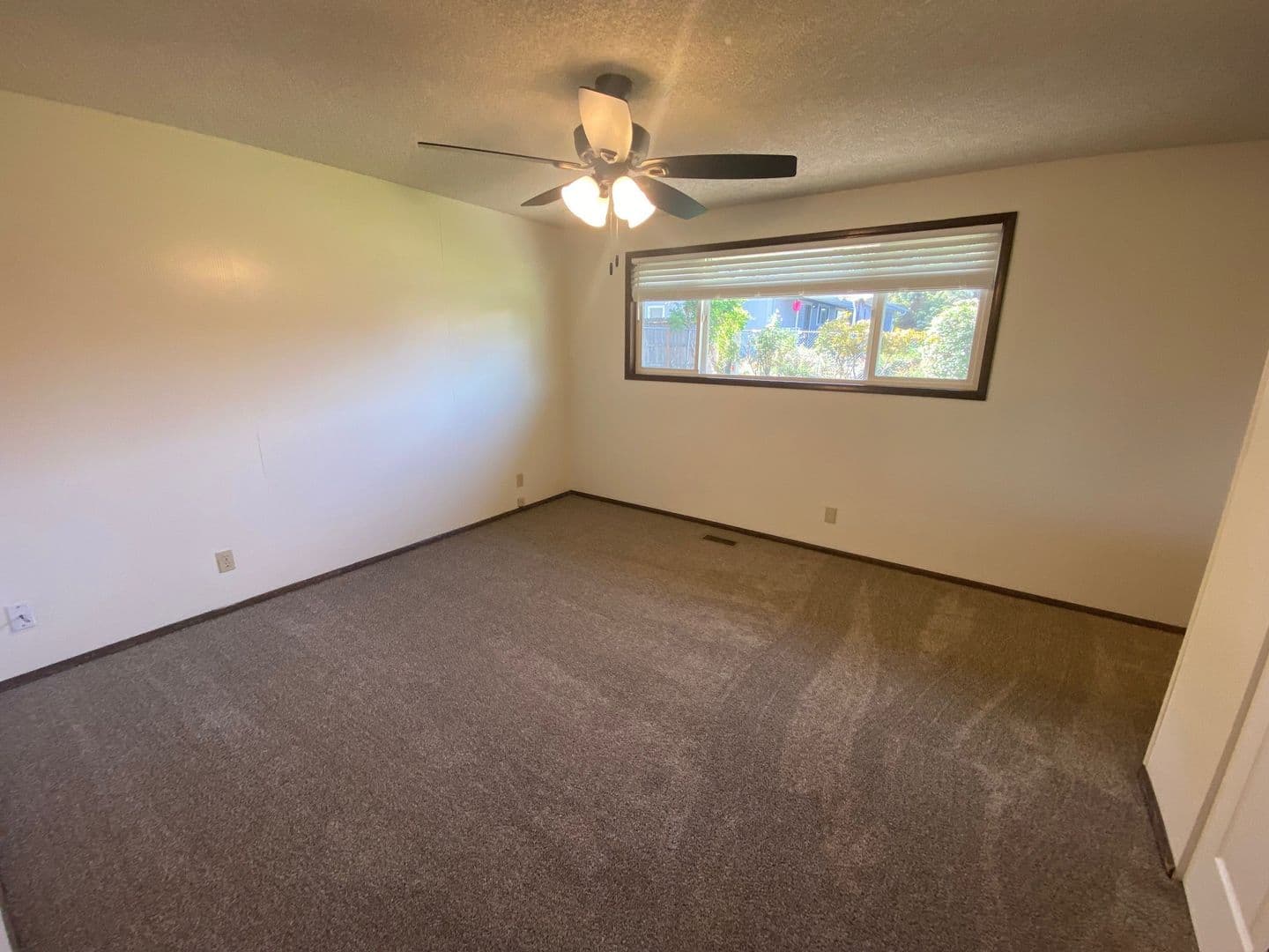 Roseburg House: 3045 W Shasta Ave