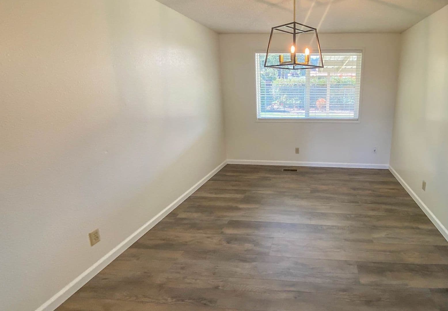Roseburg House: 3045 W Shasta Ave