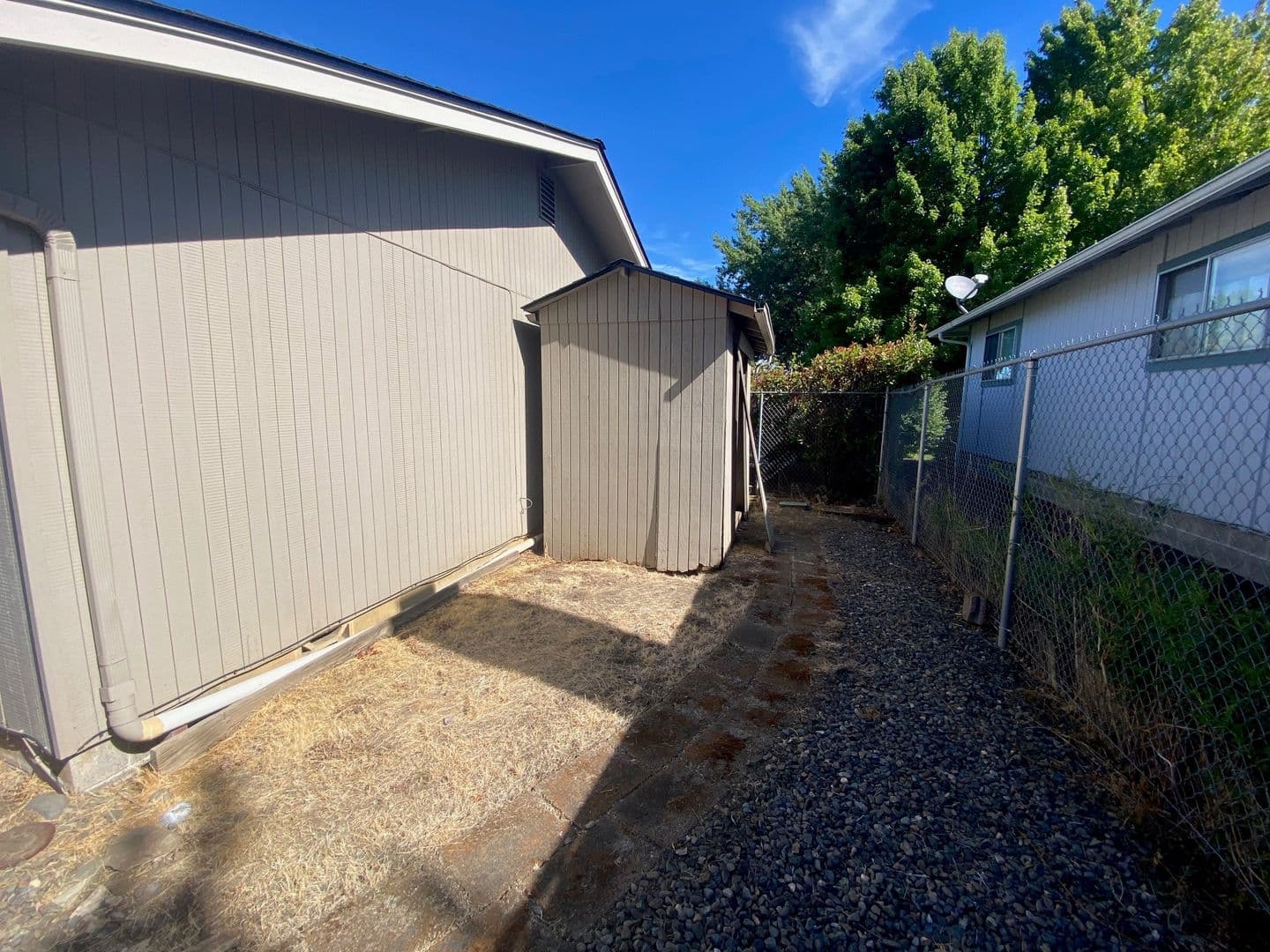 Roseburg House: 3045 W Shasta Ave