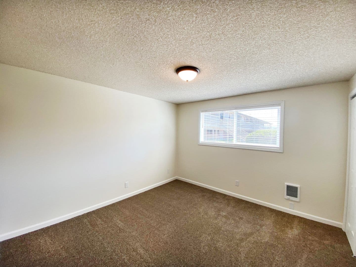 Roseburg Apartment: Garden Hills Apartments
