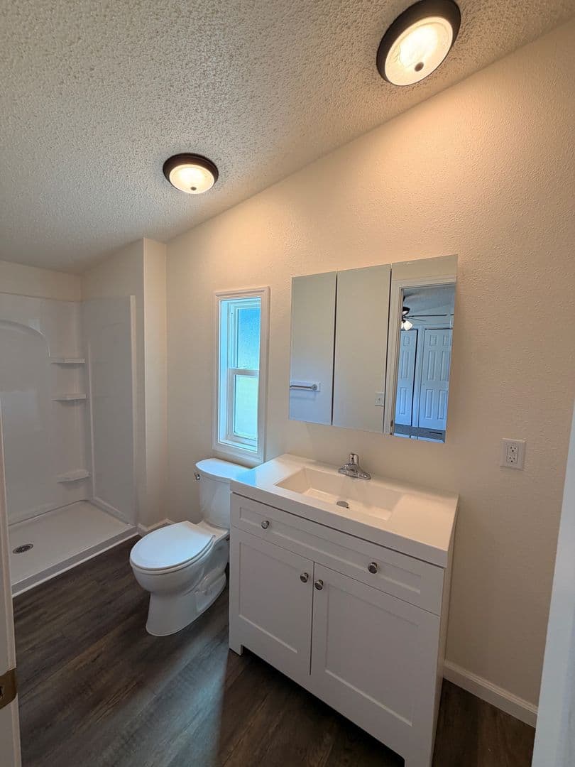 Roseburg Apartment: Woodland Hills Senior Estates