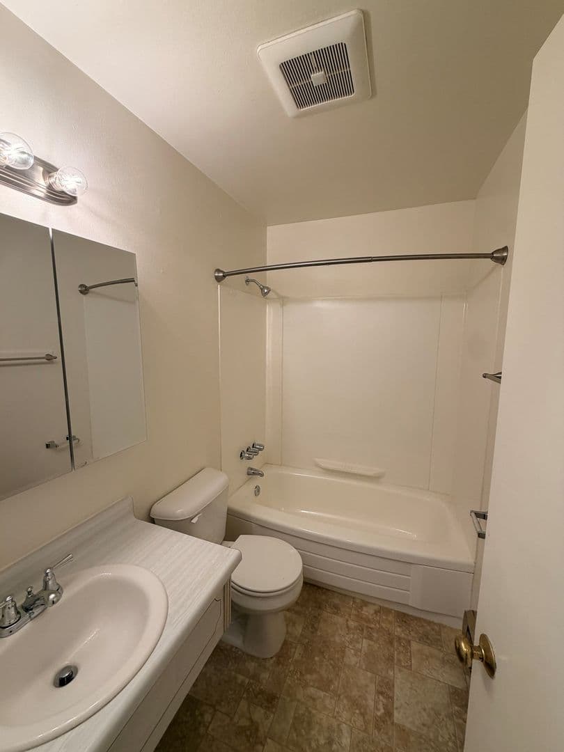Roseburg Apartment: JadeWest Apartments