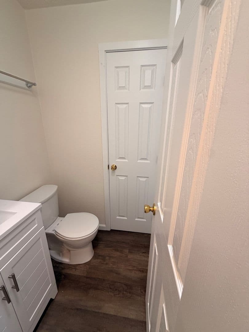Roseburg Apartment: Woodland Hills Senior Estates