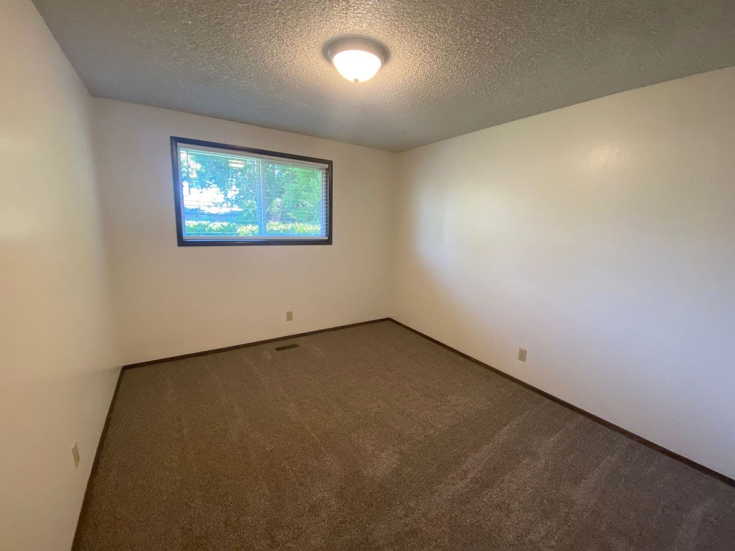 Roseburg House: 3045 W Shasta Ave