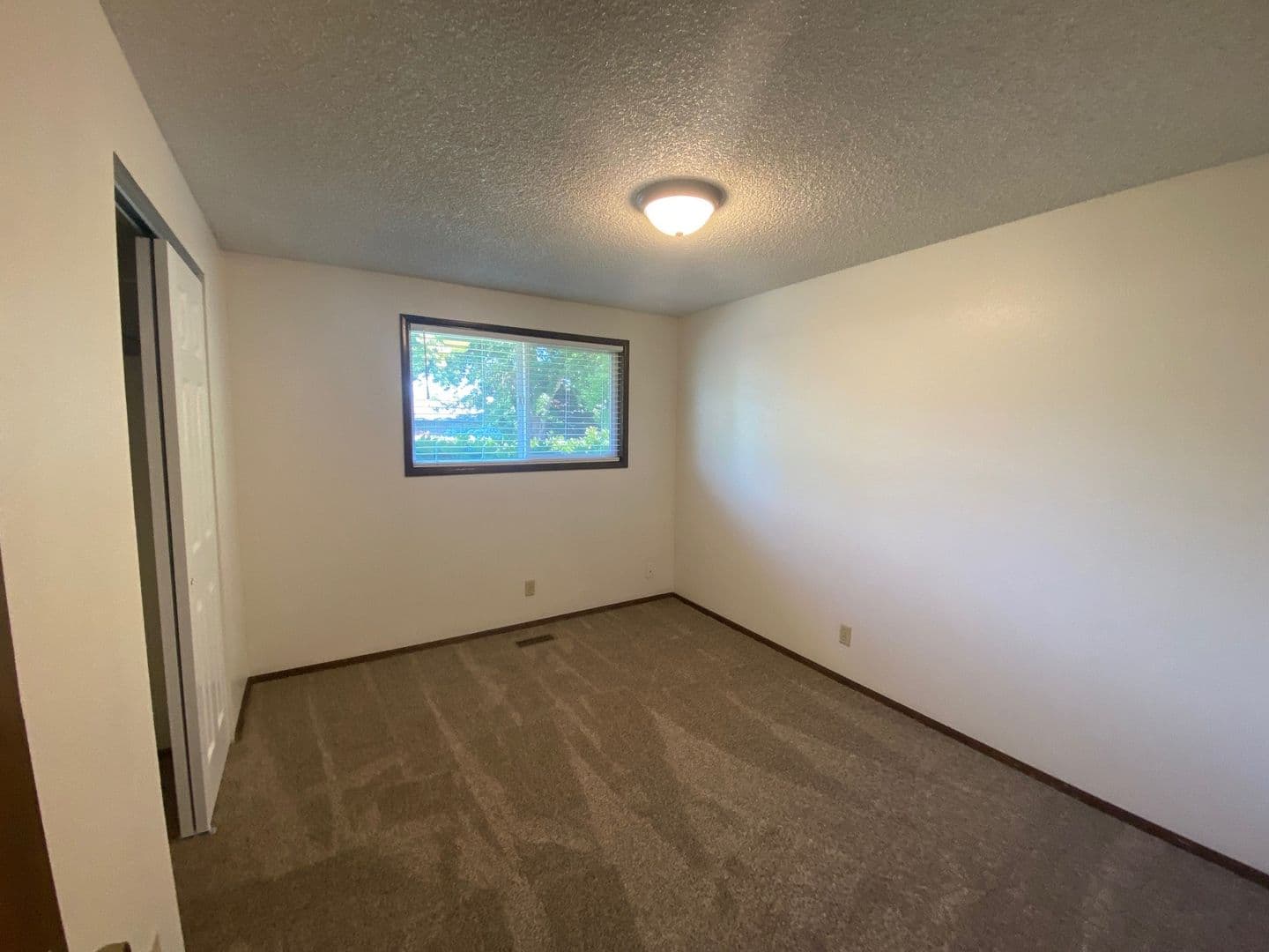 Roseburg House: 3045 W Shasta Ave