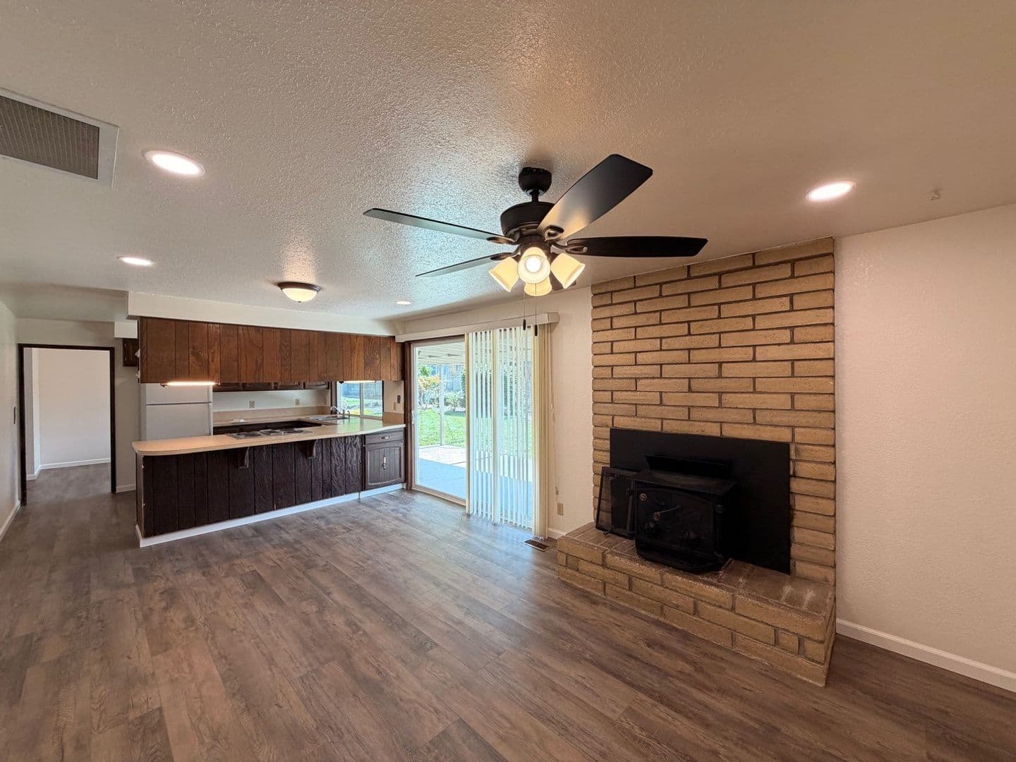 Roseburg House: 3045 W Shasta Ave