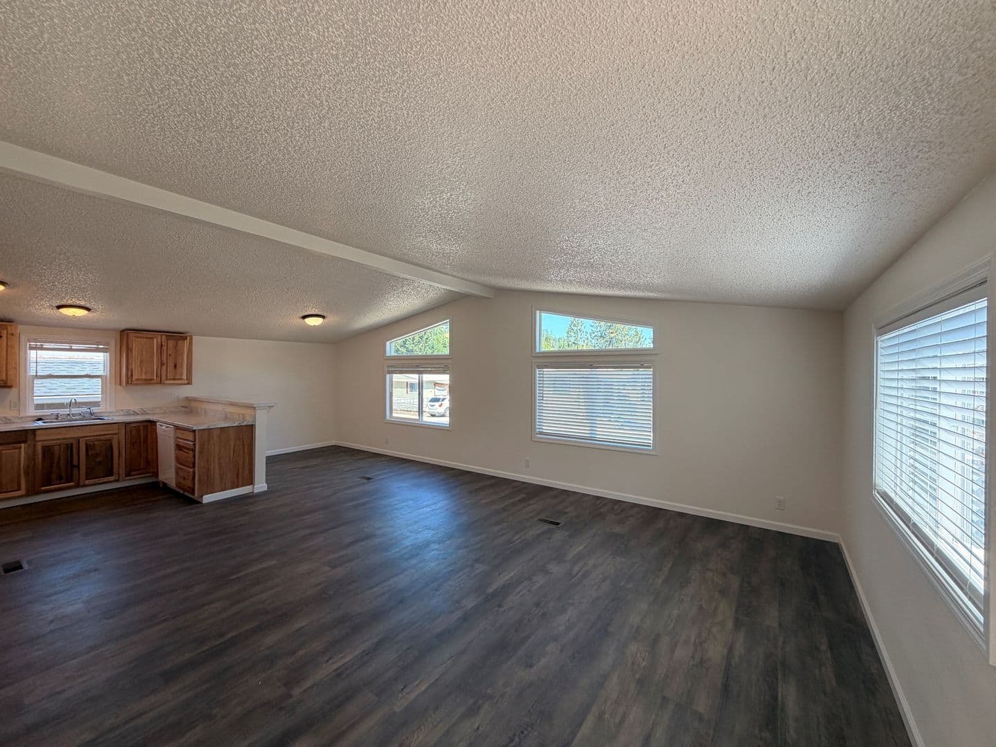 Roseburg Apartment: Woodland Hills Senior Estates