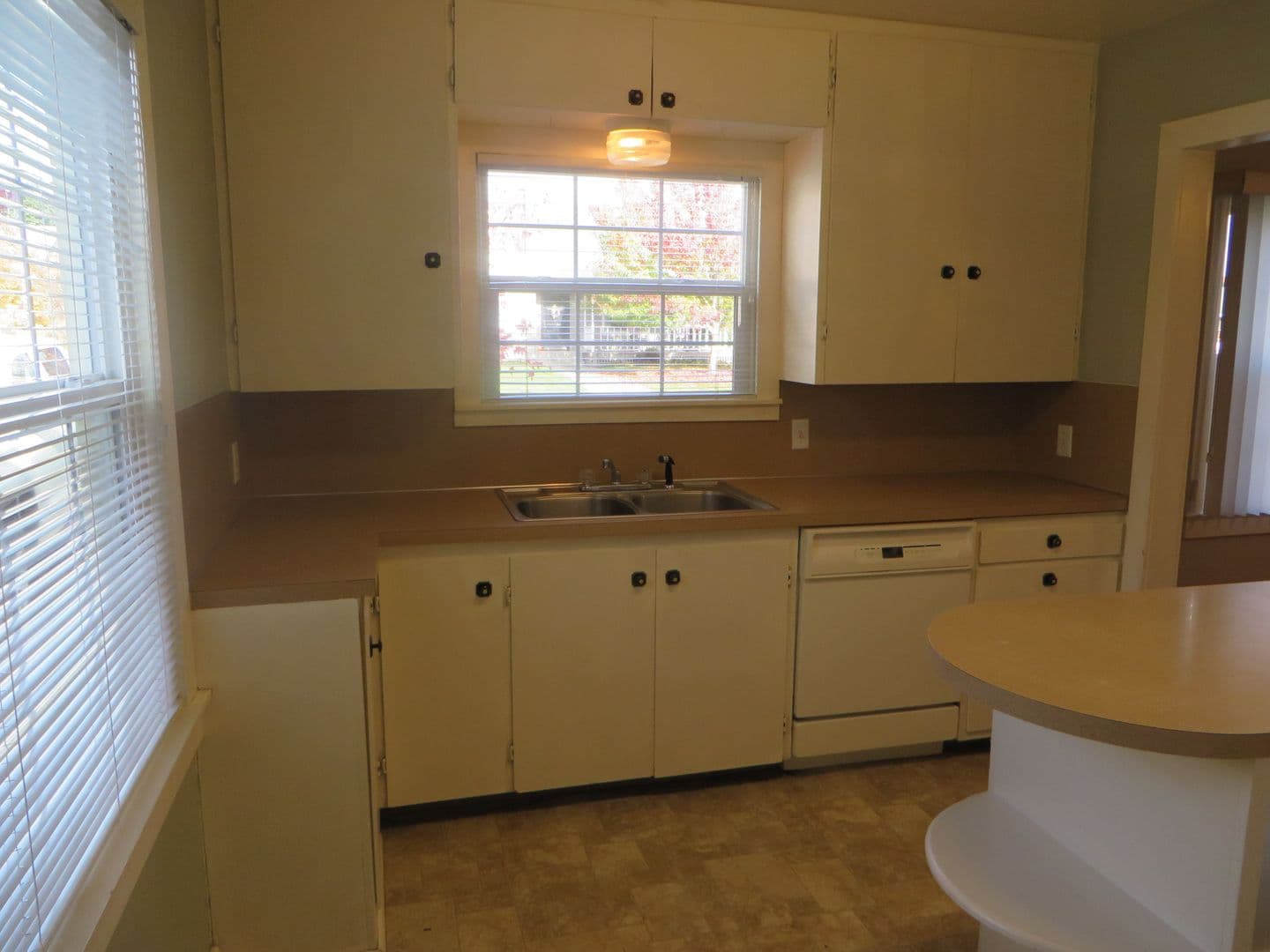 Roseburg House: 1885 NW Oerding Avenue