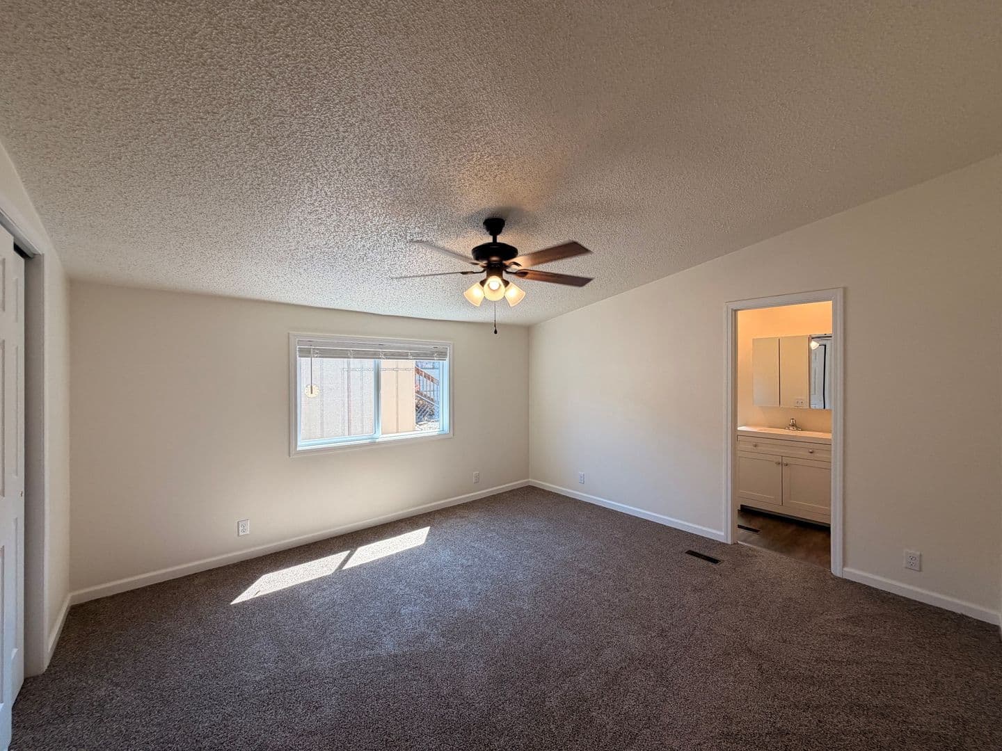 Roseburg Apartment: Woodland Hills Senior Estates