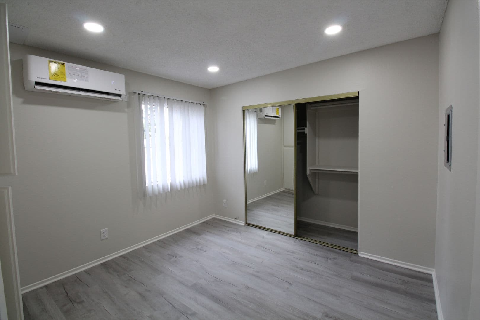 Canoga Park Apartment: 7519-7543 Vassar Ave