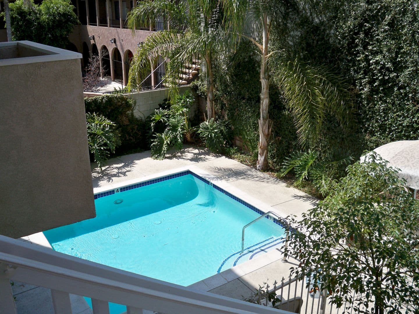Chatsworth Apartment: 9825 TOPANGA CANYON RD